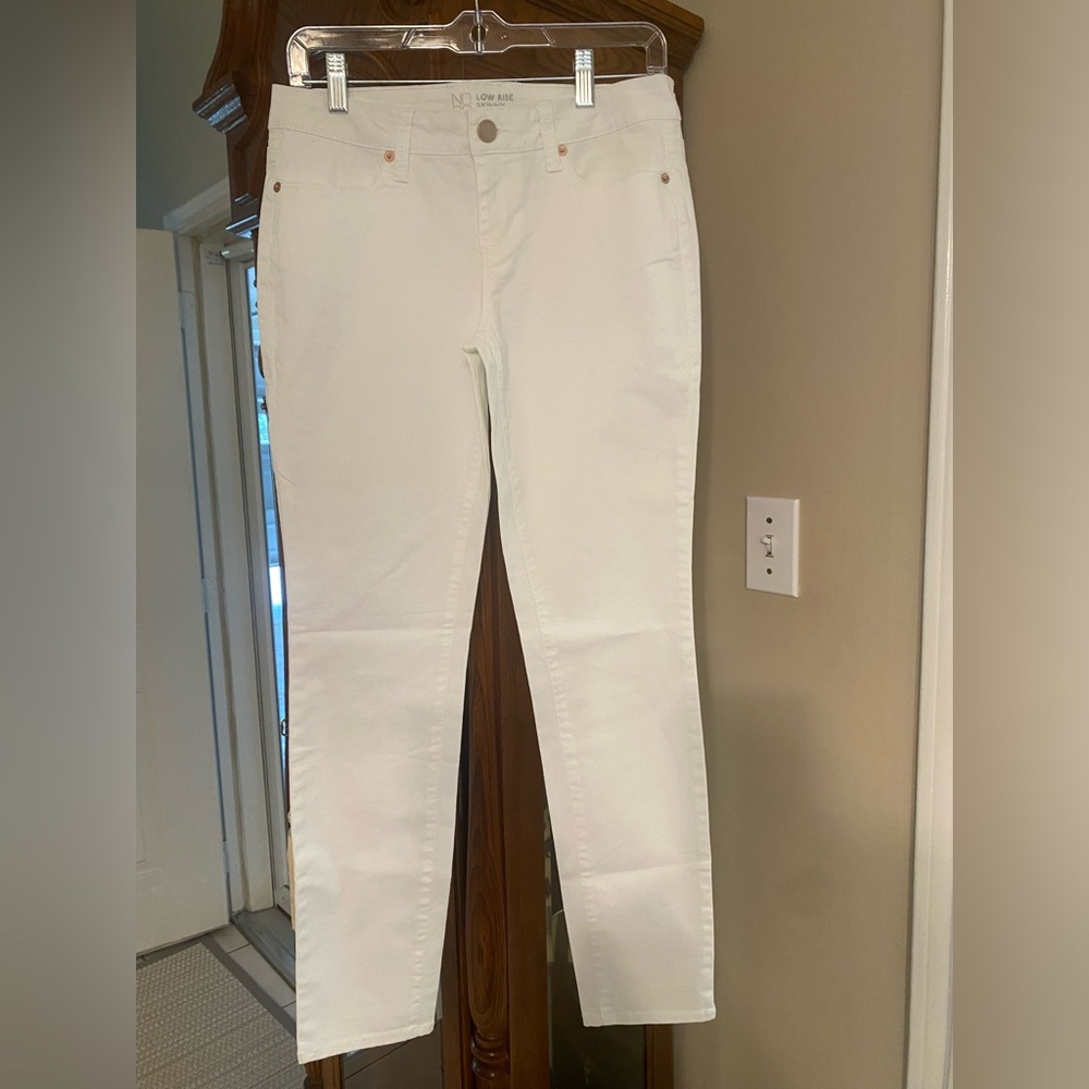 NOBO White Skinny Jeans with Sleek Fit